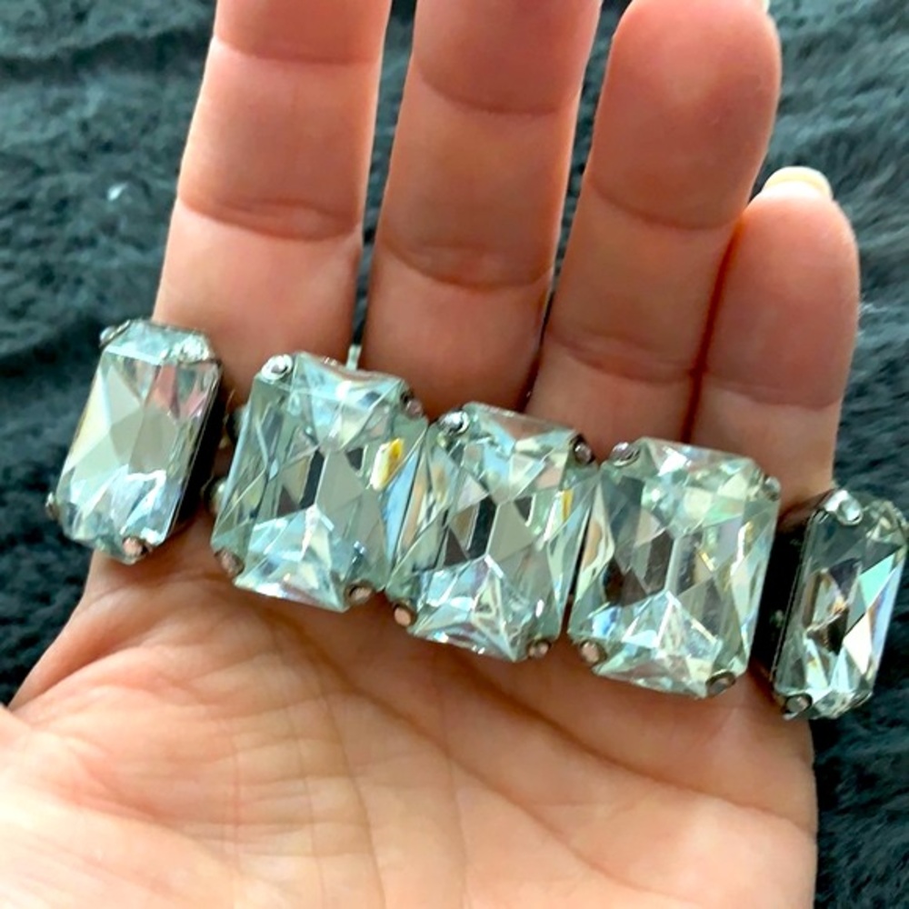 🦋3/$33🦋 Large Crystal bracelet